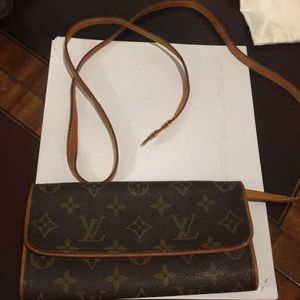 Authentic Louis Vuitton pochette Florentine pm